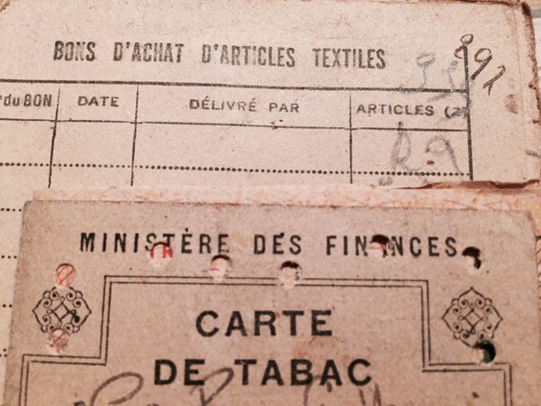 "Articles textiles", "carte de tabac", les souvenirs de mes manuels d'Histoire prennent chair #Madeleineproject https://t.co/68vSZGnO7C